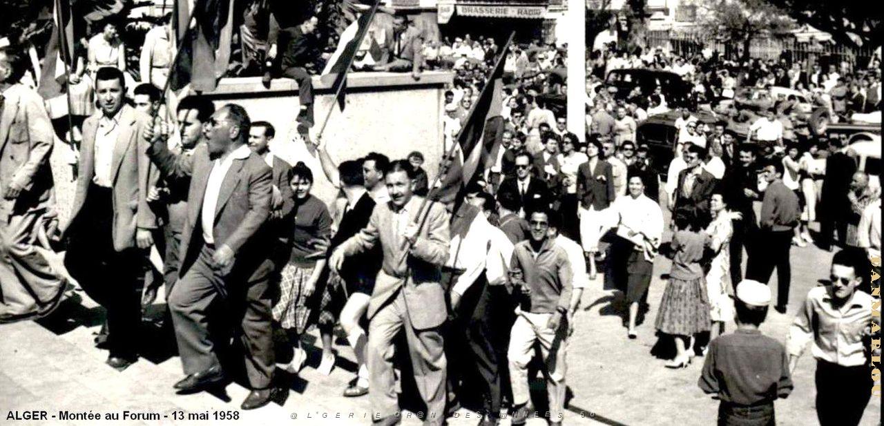 Alger - Montee au Forum2 - 13 mai 1958.jpg
